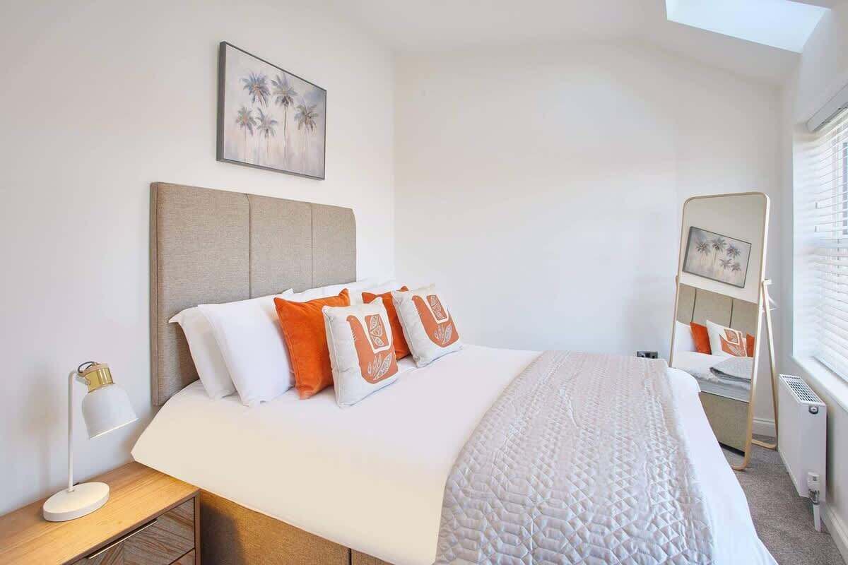 5 Schlafzimmer, Schreibtisch, Bügeleisen/Bügelbrett, kostenloses WLAN