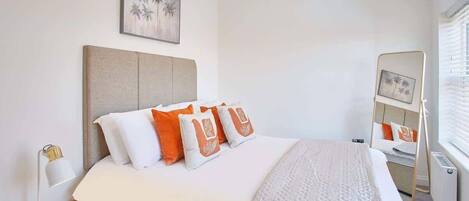 5 Schlafzimmer, Schreibtisch, Bügeleisen/Bügelbrett, kostenloses WLAN