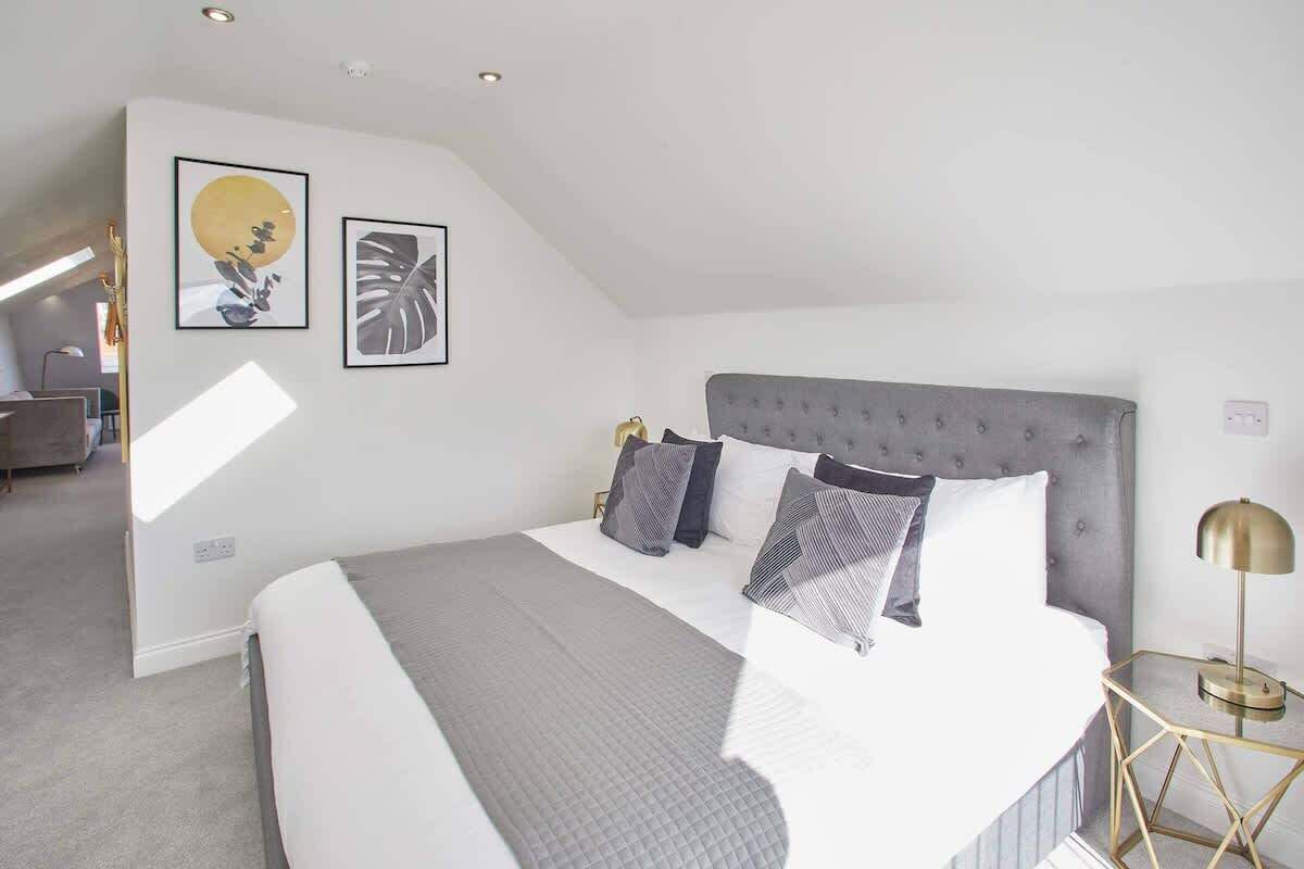 1 slaapkamer, een strijkplank/strijkijzer, gratis wifi, beddengoed