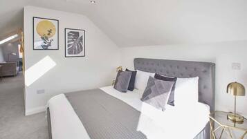 1 slaapkamer, een strijkplank/strijkijzer, gratis wifi, beddengoed