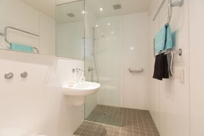 Apartment (2 Bedrooms) | Bathroom