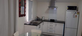 Beautiful and Bright Studio Apartment, Botany Downs