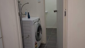 Studio (0 Bedroom) | Laundry - Beautiful and Bright Studio Apartment, Botany Downs (Auckland)