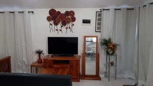 Studio (0 Bedroom) | Living room - Beautiful and Bright Studio Apartment, Botany Downs (Auckland)