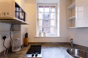 아파트 (2 Bedrooms) | 전용 주방 | 오븐, 쿡탑, 조리 도구/접시/주방 기구