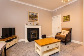 아파트 (2 Bedrooms) | 거실 | TV