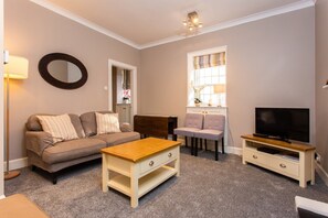 아파트 (2 Bedrooms) | 거실 | TV