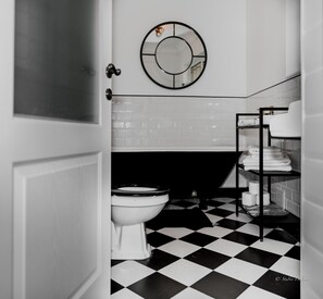 Combined shower/bathtub, hair dryer, towels, soap - Primaverii Interbelle (Sector 1)