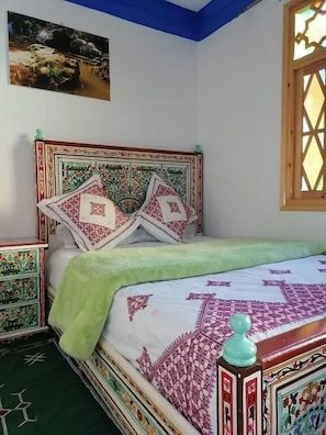 Standard Double Room | Desk, blackout drapes, rollaway beds, free WiFi - Hotel Abi khancha (Chefchaouen)