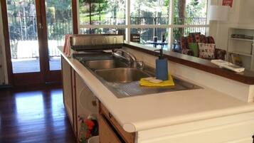 House (1 Bedroom) | Private kitchen | Fridge, microwave, oven, stovetop