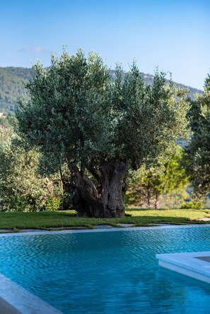 3 outdoor pools, pool umbrellas, pool loungers - Stargaze Villas (Skopelos)