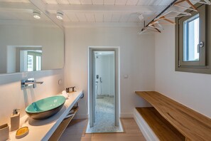 Premium Villa, Private Pool (Villa Orion) | Bathroom | Shower, rainfall showerhead, free toiletries, hair dryer - Stargaze Villas (Skopelos)