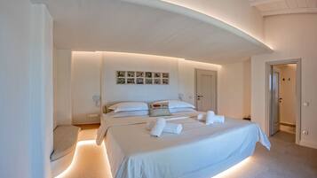 Vila premium, piscina particular (Villa Lyra) | Roupas de cama de algodão egípcio, roupas de cama premium, escrivaninha