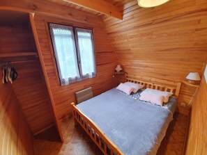 4 bedrooms, iron/ironing board, travel cot - Chalet between lakes and mountains, unlimited fishing (Beaulieu)