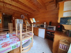 Fridge, microwave, oven, stovetop - Chalet between lakes and mountains, unlimited fishing (Beaulieu)