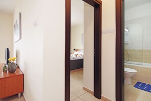 2 chambres, fer et planche à repasser, accès Internet, draps fournis
