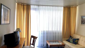 Double Room | Living area | 14-inch TV with satellite channels