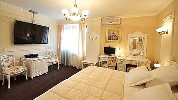 Luxury Double Room (5*) | Premium bedding, down comforters, memory foam beds, in-room safe