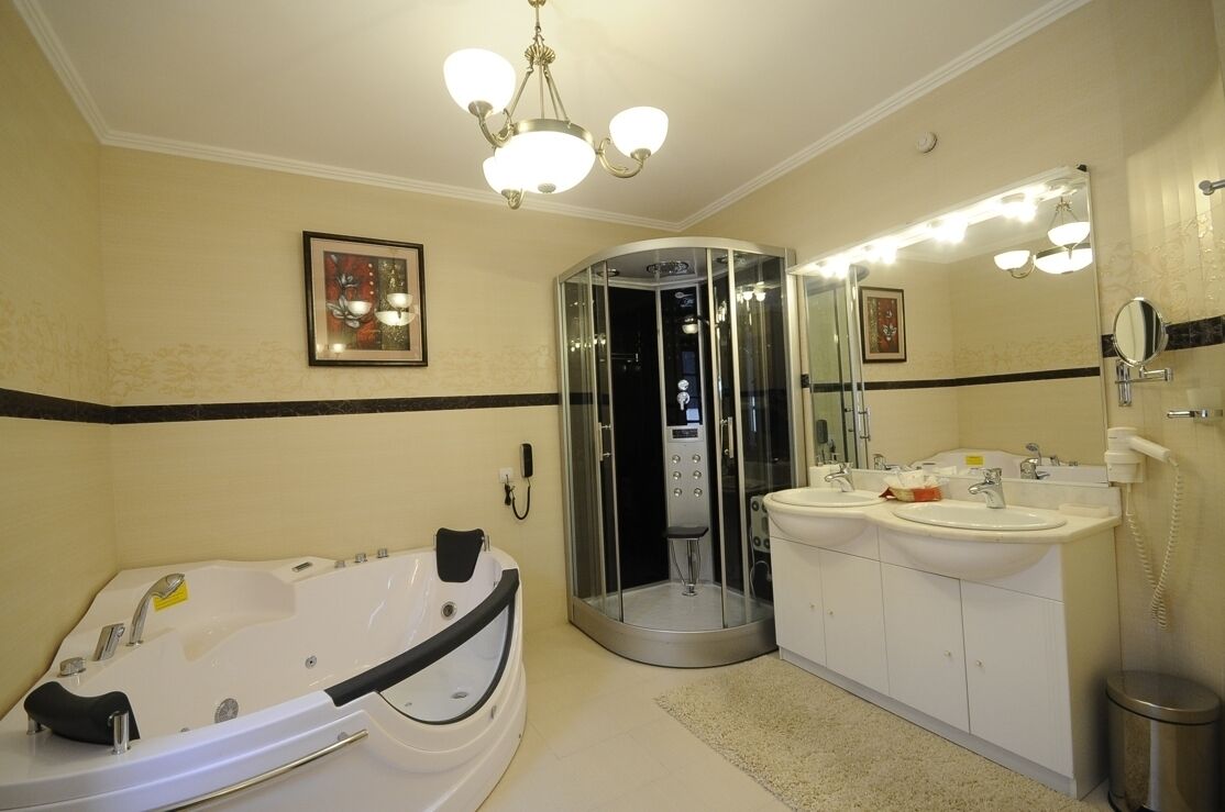 Luxury Double Room (5*) | Bathroom | Free toiletries, hair dryer, bathrobes, slippers