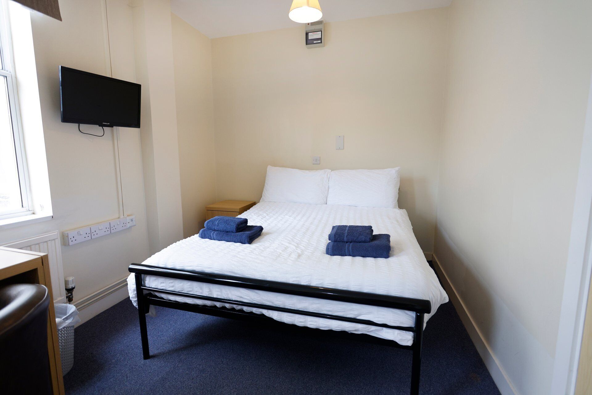 Standard-íbúð | Skrifborð, myrkratjöld/-gardínur, straujárn/strauborð