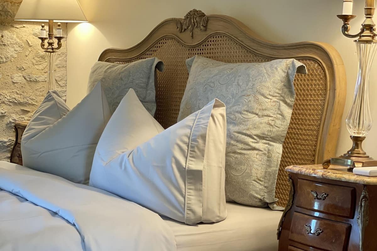 Lyxigt dubbelrum - eget badrum - utsikt mot vingĂ„rd | Ăvrigt