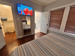 2 bedrooms, iron/ironing board, free WiFi, bed sheets - Museum Dist - Sunny 2Br/2Ba king bed FREE park (Houston)