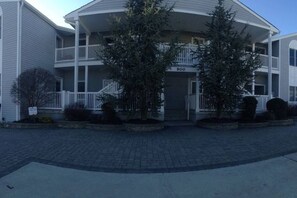 Exterior - Bayfront Escape: 2-Bedroom Condo with Spectacular Bay Views in Ocean City, NJ! (Ocean City)