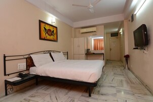 Executive Room, 1 King Bed | Free WiFi