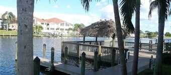Beautiful open sunny Condo on waterfront dock with Gulf access in  Cape Coral Fl