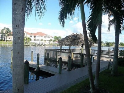 Beautiful open sunny Condo on waterfront dock with Gulf access in  Cape Coral Fl