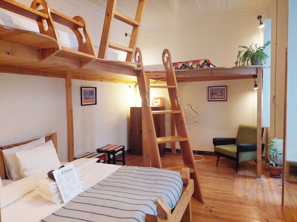 Lisbon Calling Hostel by null