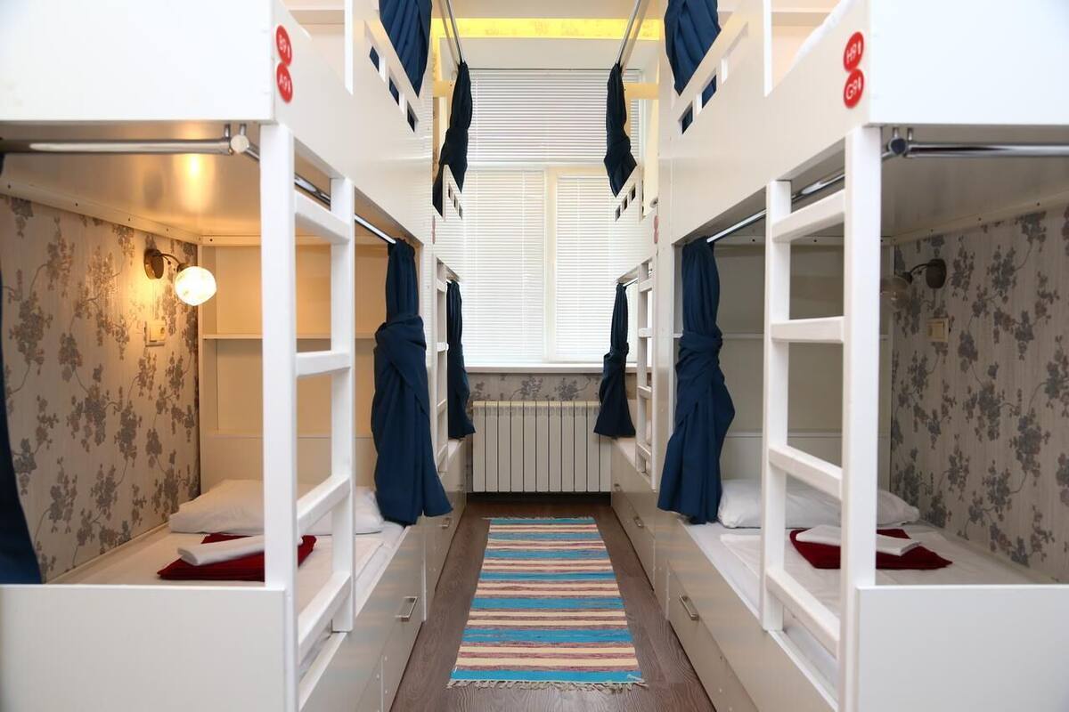 Bureau, fer et planche à repasser, Wi-Fi gratuit, draps fournis