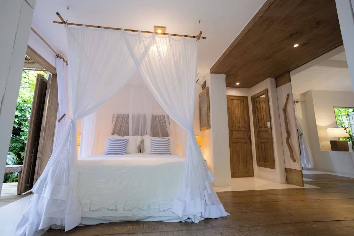 Casa romântica (Espelho) | Roupas de cama premium, frigobar, cofres nos quartos