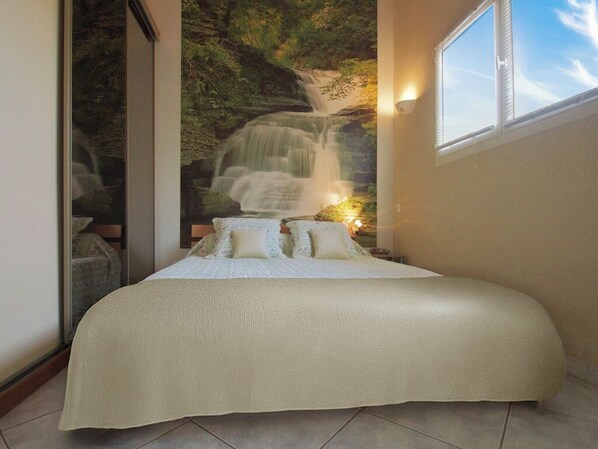 1 bedroom, iron/ironing board, travel crib, WiFi - Provencal house with all comforts. Pool & air-conditioning, PK pets allowed. (L'Isle-sur-la-Sorgue)