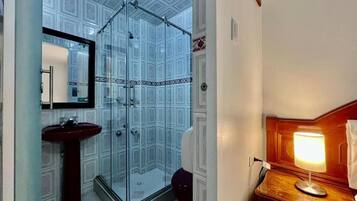 Standard Room | Bathroom | Shower, towels, soap, shampoo