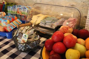 Food and drink - Guest House - double room + breakfast- near Montcuq and Cahors (Porte-du-Quercy)