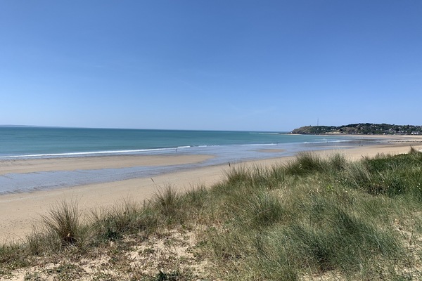 Plage, chaises longues, serviettes de plage