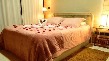 Quarto casal luxo, sacada, no andar executivo | Roupas de cama premium, camas com colchões pillow-top, frigobar