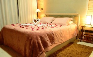 Deluxe Double Room, Balcony, Executive Level | Premium bedding, pillow-top beds, minibar, individually decorated - Pousada Vida e Natureza (Gramado)