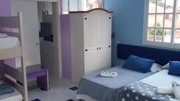 Quarto quádruplo família | Roupas de cama premium, camas com colchões pillow-top, frigobar