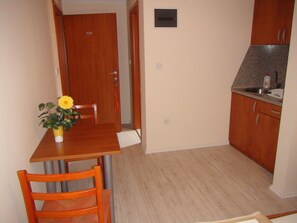 Studio | Dineren op de kamer