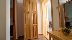 Triple Room | Living room | Flat-screen TV - Guesthouse Jadran (Neum)
