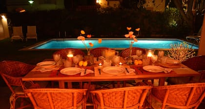 Villa Sitges Alegre. A 3 minutes a pied de la plage et 10 minutes du Centre.