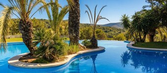 Villa Sitges Corfou. 30 minutes walk to the beach. Warm and welcoming. View.