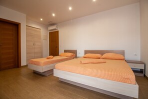 Studio, vue partielle sur la mer (5 Bed)