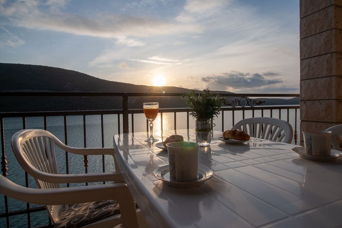 Studio, Sea View (4 Bed) | Balcony