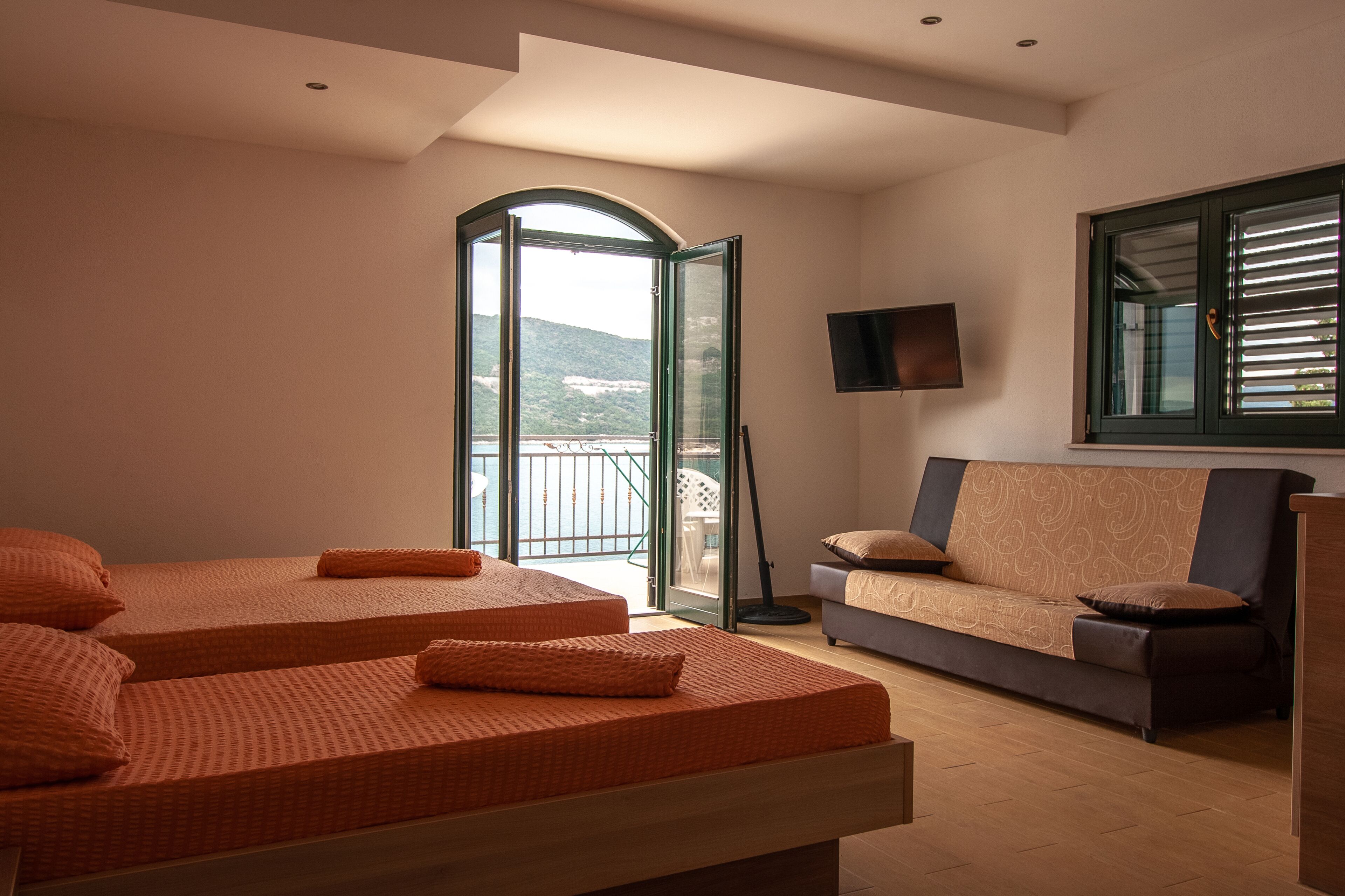 Studio, Sea View (5 Bed) | Desk, free WiFi, bed sheets