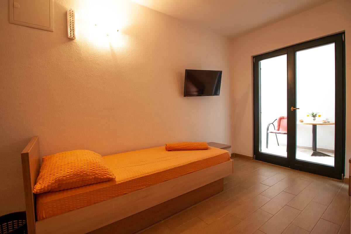 Studio Confort, vue partielle sur la mer | Bureau, Wi-Fi gratuit, draps fournis