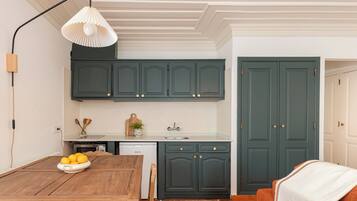 Apartment, 1 Bedroom (T1) | Private kitchen | Electric kettle, high chair