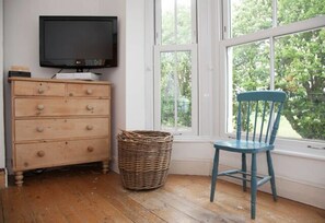 House, Multiple Beds | 2 bedrooms, iron/ironing board, free WiFi, bed sheets